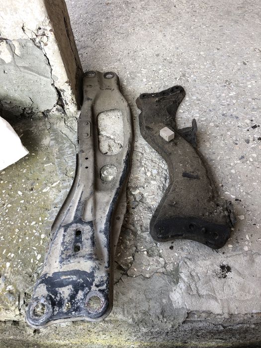 Балка підвіски мазда кседос 6