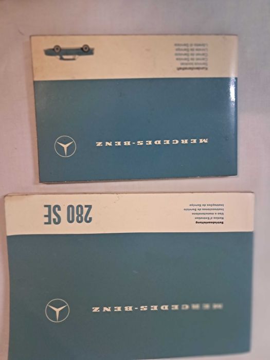 Manuais do carro ou proprietário clássicos