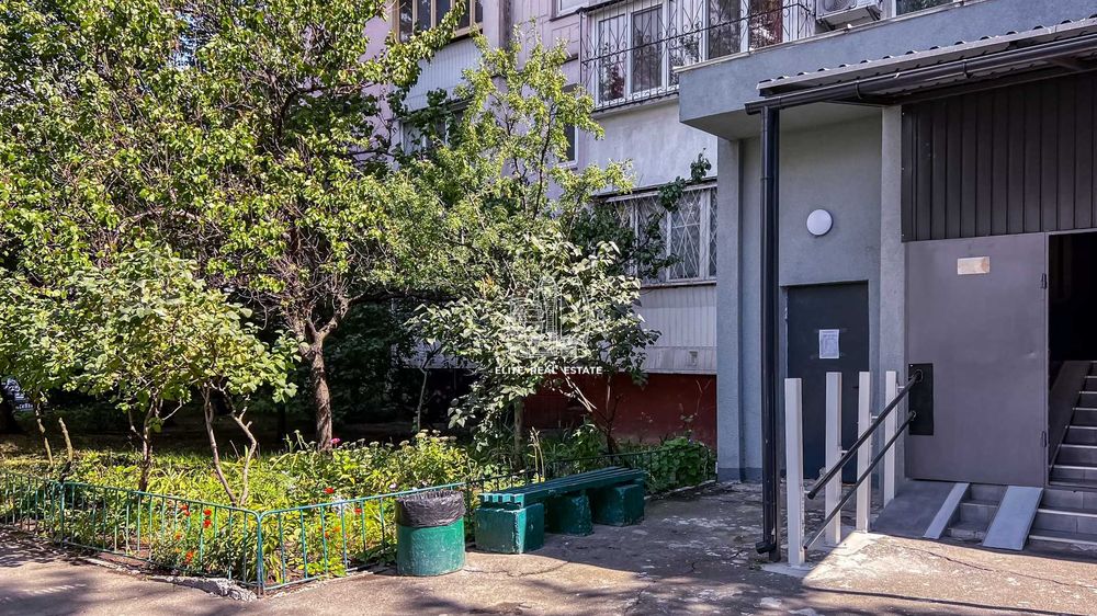 Продажа 3к.кв. 81м2, 4й этаж, Анны Ахматовой 15, метро Позняки