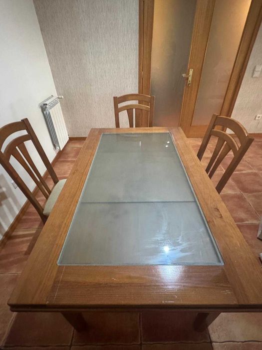 Vendo Mesa e cadeiras