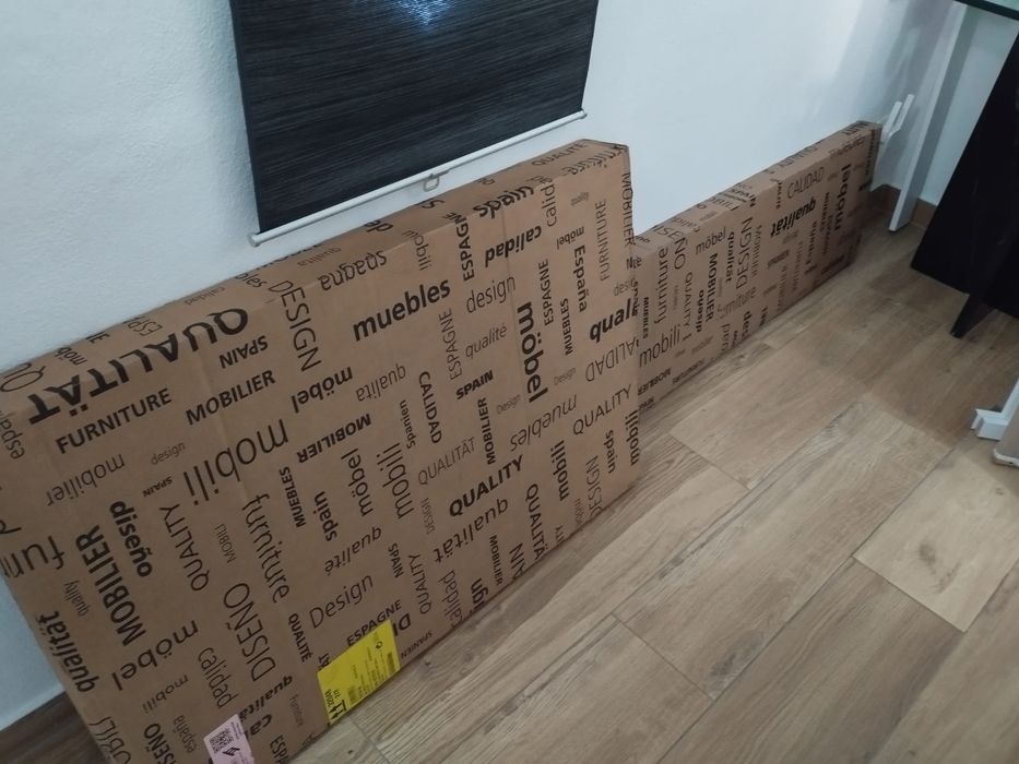 Cama solteiro ainda embalada e com colchão. Não inclui estrado