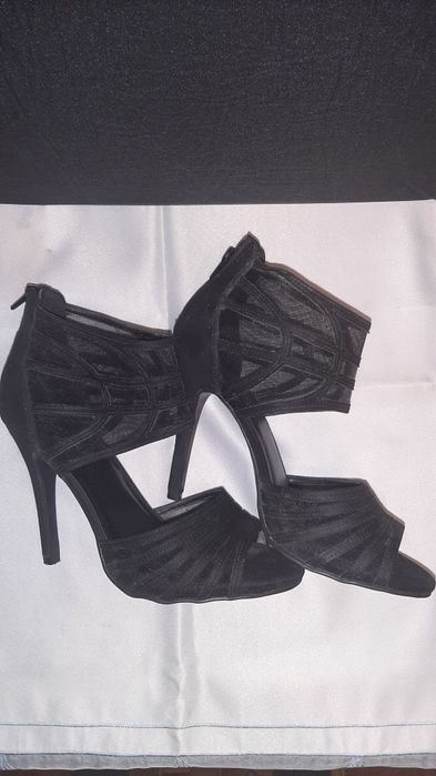 Szpilki czarne nowe eleganckie