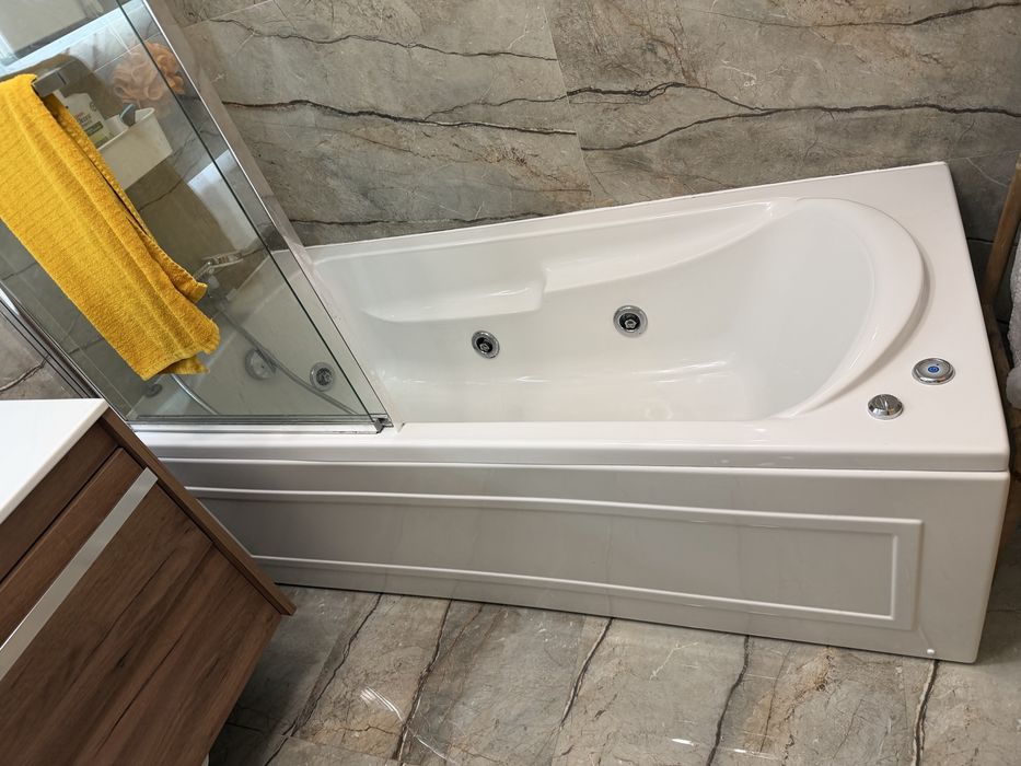Banheira hidromassagem com painel extraivel