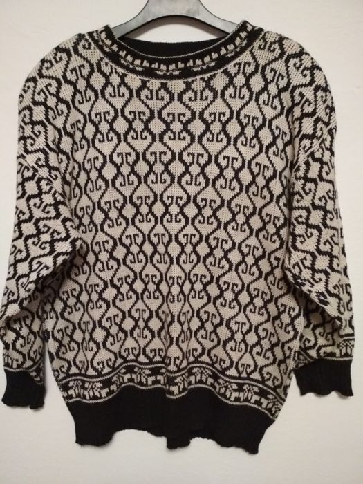 Sweter w bialo czarne wzory 42-44