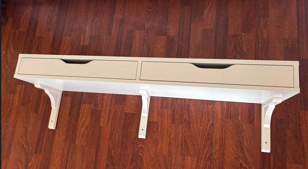 Móvel branco parede da IKEA