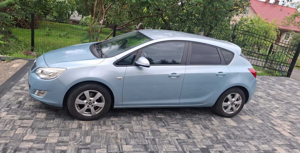 *Opel Astra J*1.4T*140km *2010r*bdb stan*