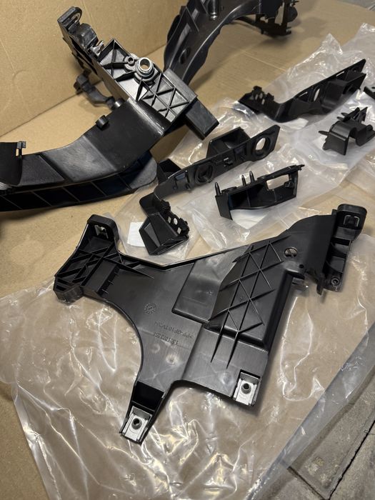 Кріплення; кронштейн бампера Audi A4 b8 b9; Ауді б8 б9 (2007-2019)