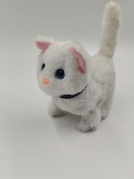 Interaktywny kotek pluszak biały chodzący miauczy macha ogonem