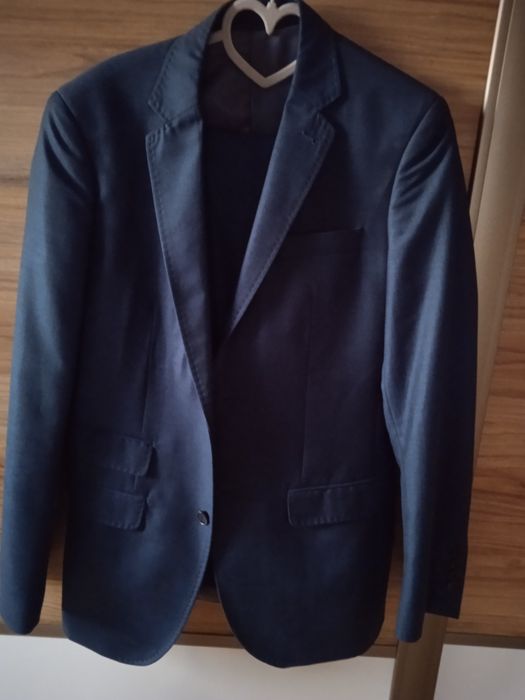 Niebieski męski garnitur polecam!