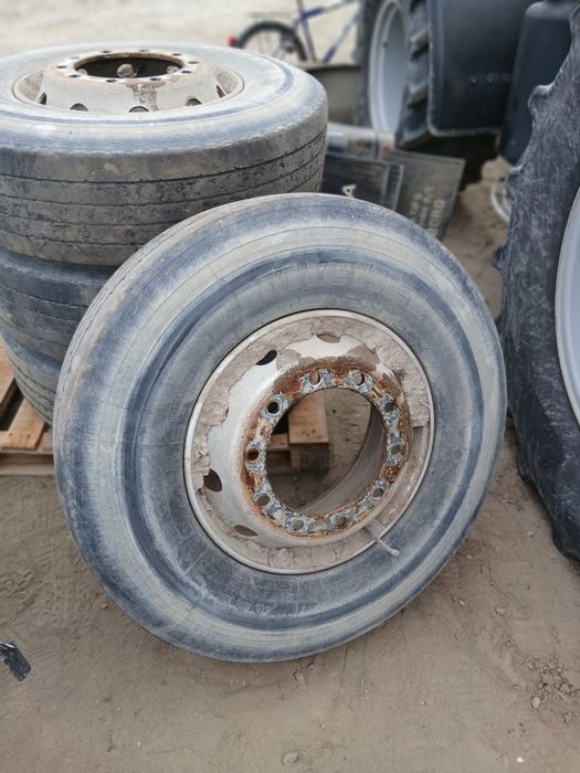 Sprzedam felgi wraz z oponami 315 80 22.5