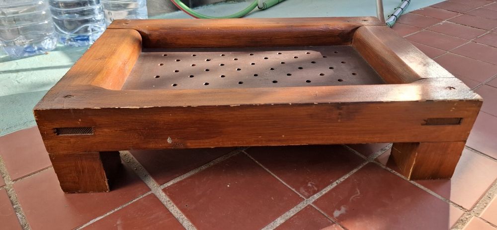 Cama em madeira para cão ou gato