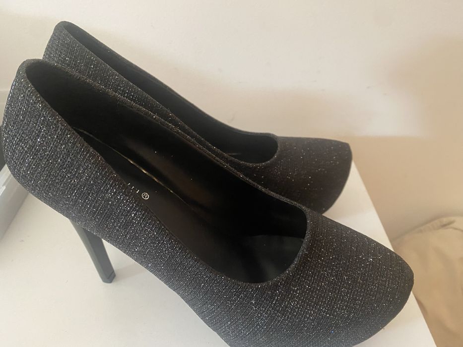 Sapato salto alto novos