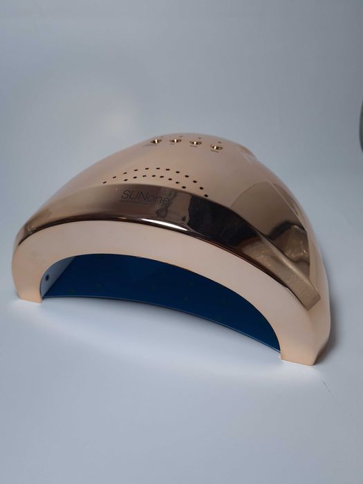 Akcesoria do stylizacji paznokci, lakiery, żele, lampy, frezarki, bazy