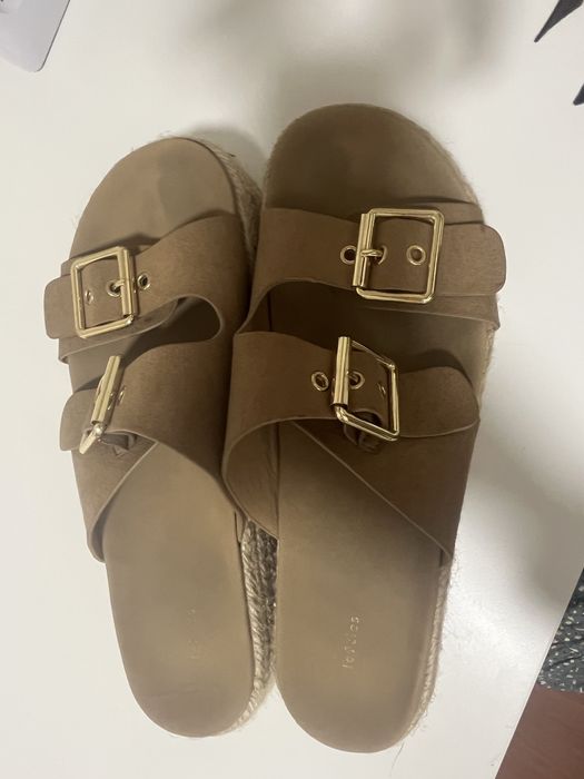 Chinelos bejes lefties