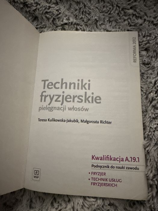 Techniki fryzjerskie sprzedam książki