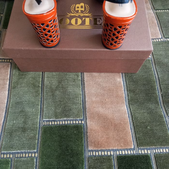 Продаю кожаные  женские босоножки