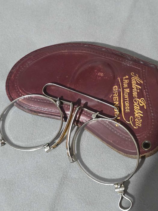 Oculos muito antigos francesa