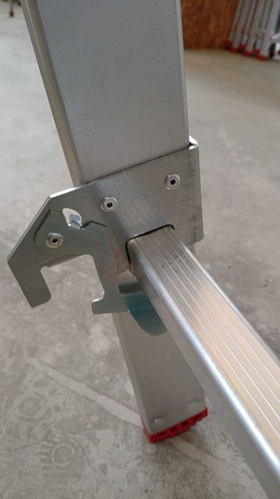 Escada Tripla 4m (10m Úteis) c/ Corda Degrau Quadrado Nova - Fábrica