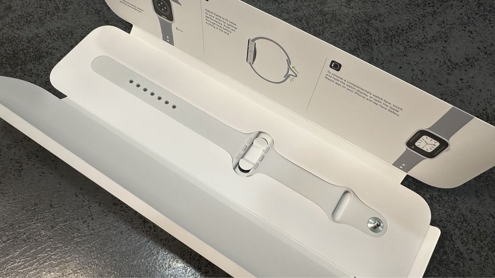 Apple Watch Series 6, 44 mm Silver (White Sport Band)