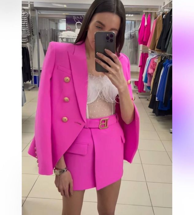 Неймовірний костюм класичний , піджак+юбка  BALMAIN,розмір  M, Новий
