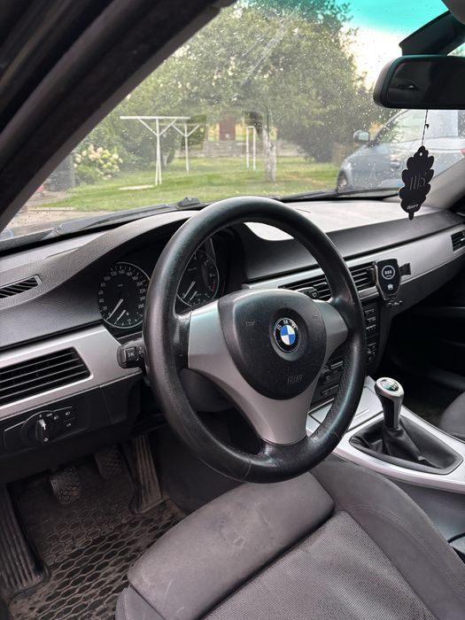 BMW E90 320i 2005