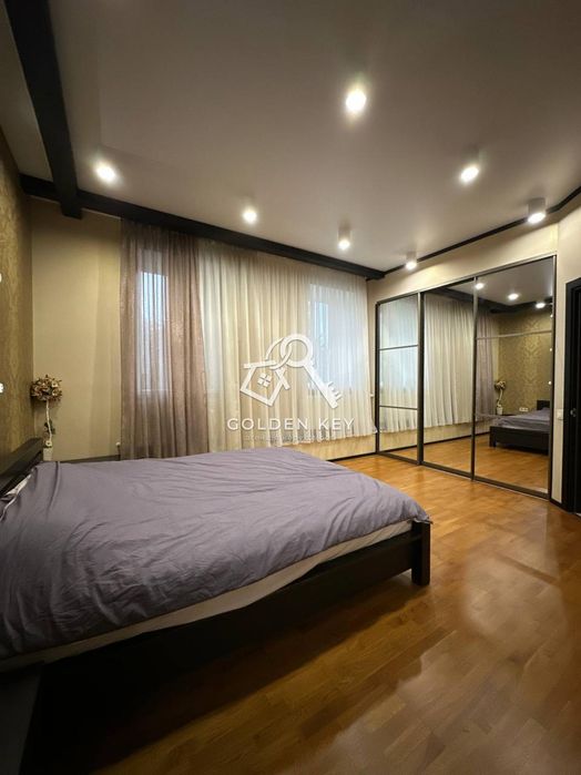 Продаж будинку по вул. В.Бизова ( Якіра )