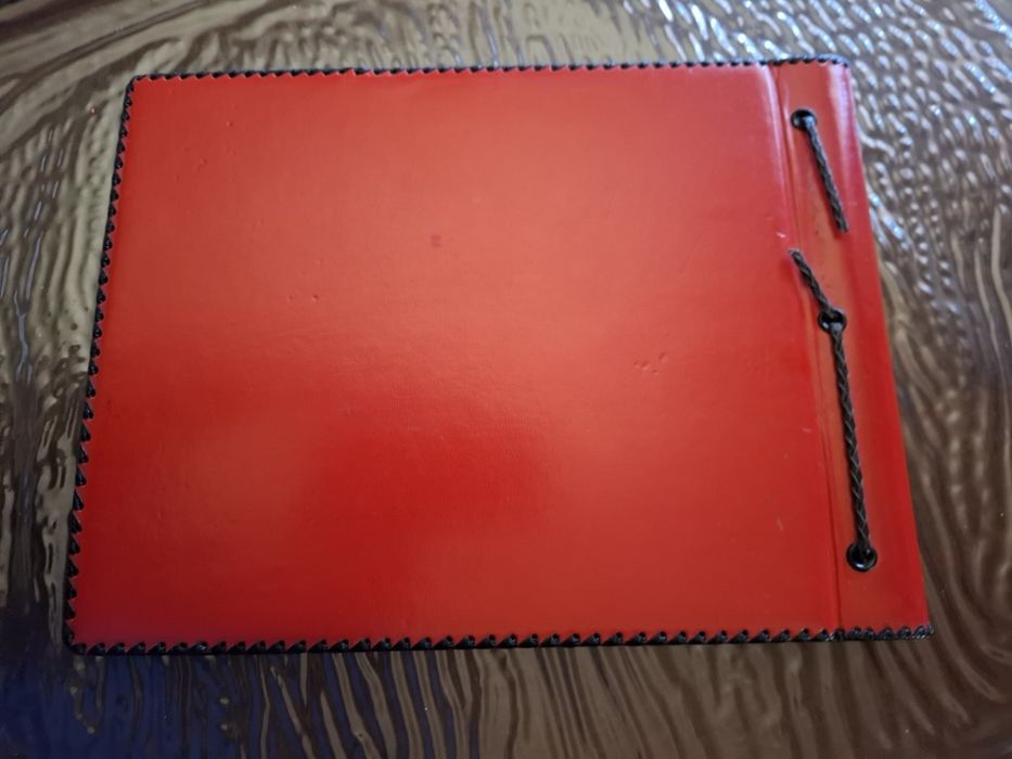 Álbum  em couro vermelho