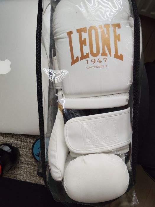 Białe rękawice bokserskie Leone – 12 oz