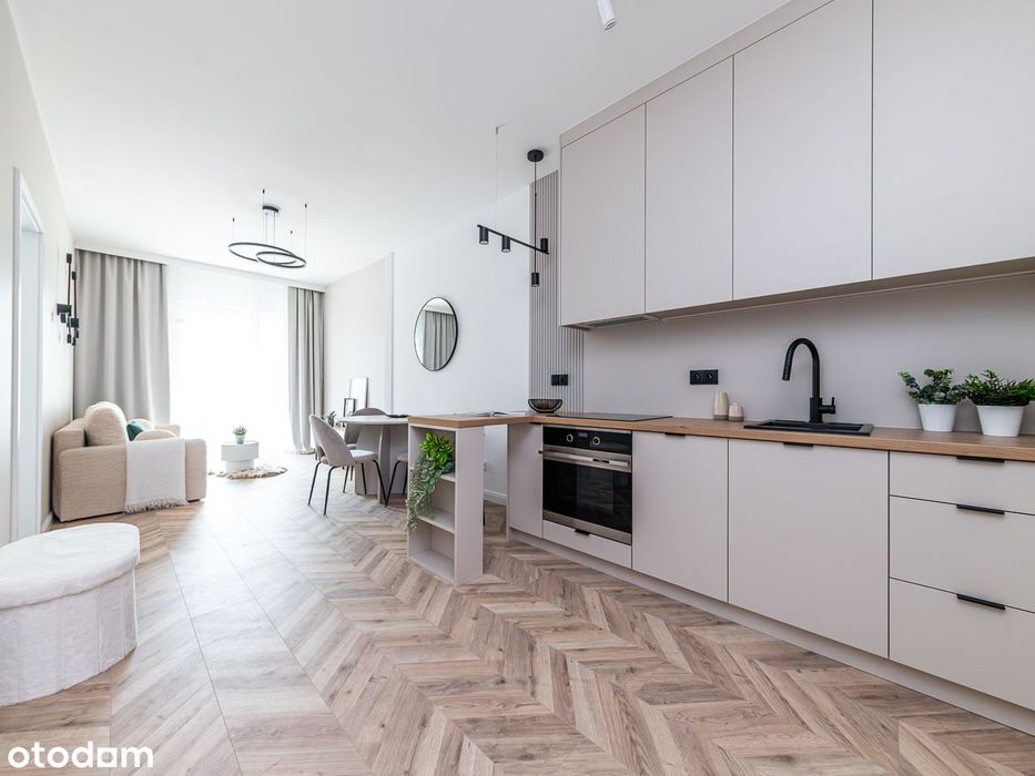 Nowe dwa pokoje z dużym balkonem, gotowe do wprowadzenia, z garderobą.