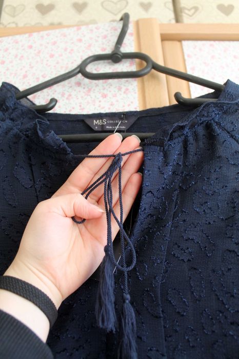 nowa z metką granatowa elegancka bluzka wiązana w delikatne wzory