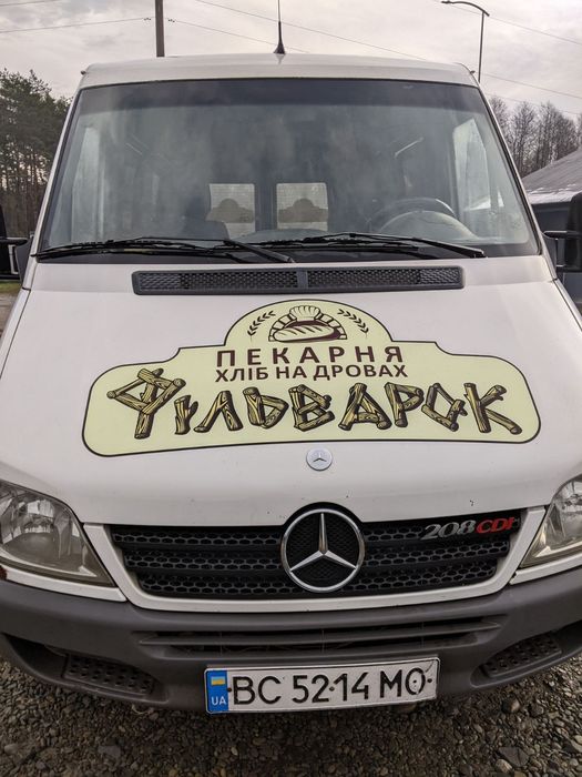 Бус Мерседес Бенц