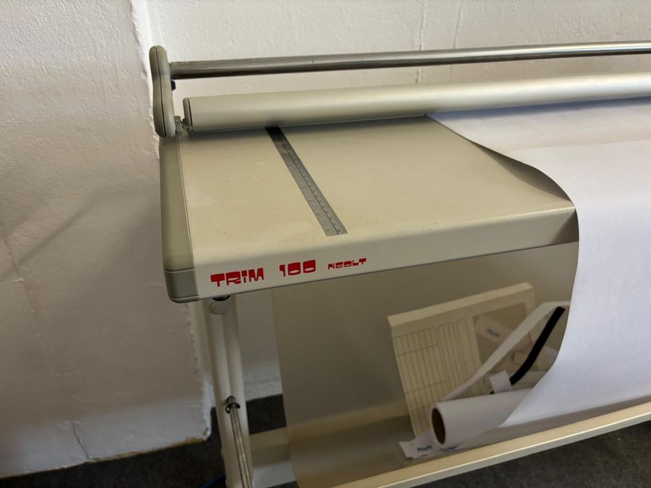 Cisalha Neolt Trim 100 em ótimo estado