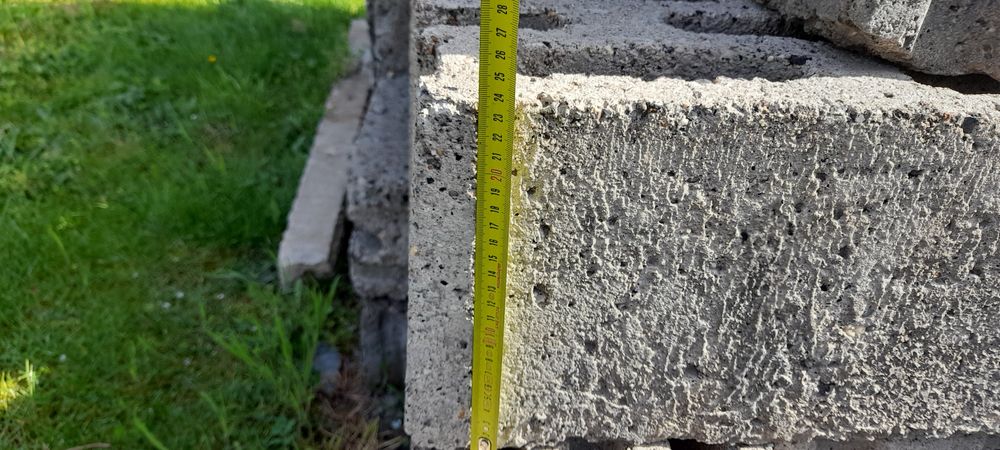 Pustaki bloczki betonowe