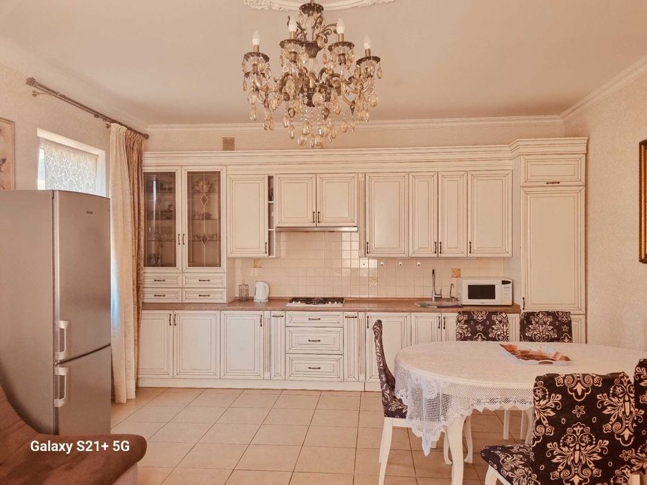 Долгосрочная аренда половині 2 єт. дома 145 кв.м. в с.Осещина