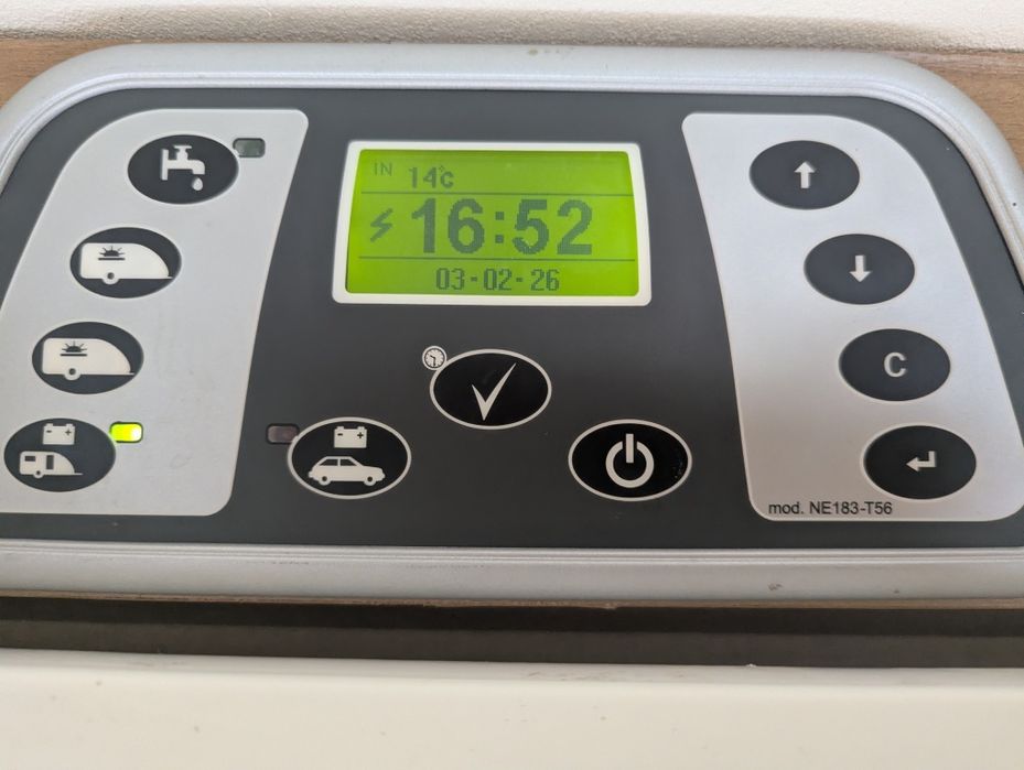 /Caravana/ Impecável/4 pessoas/levo ao local