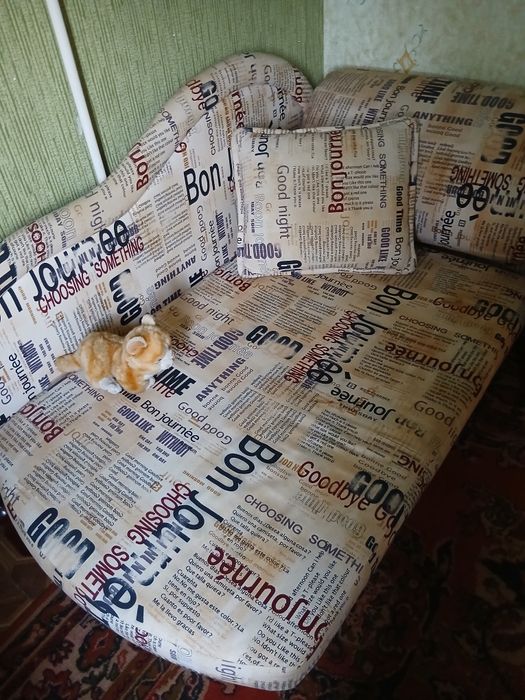 Продам диван в суперовому стані.без плям.без потертостей .