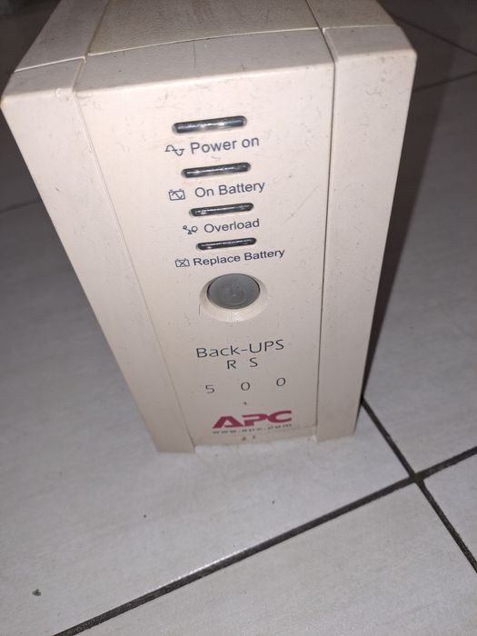 Источник бесперебойного питания (ИБП) APC Back-UPS RS 500.