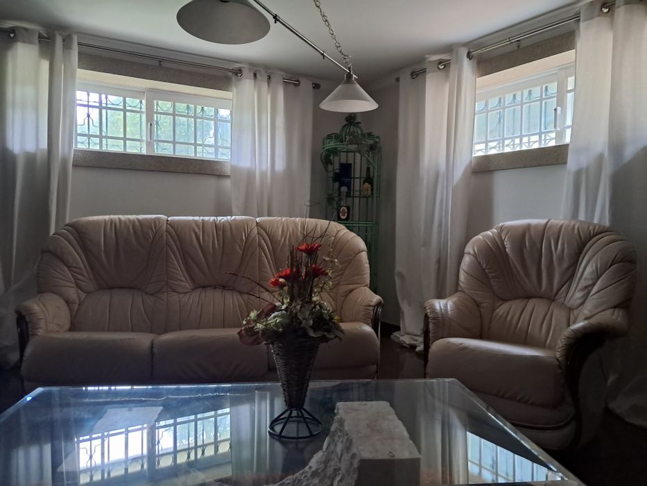 Sofás  de 3 lugares+ um de 1 lugar