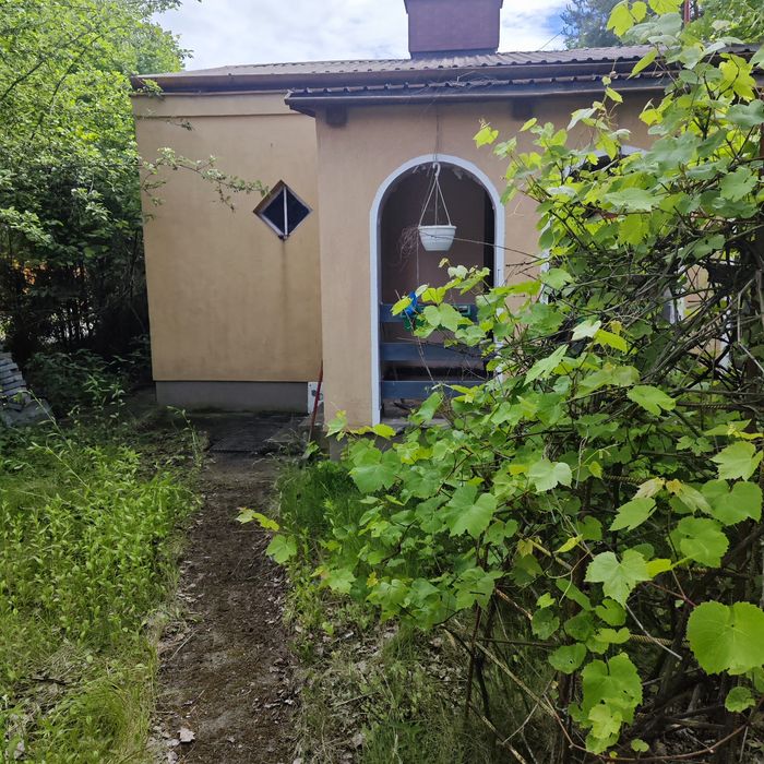 Sprzedam działkę z domkiem