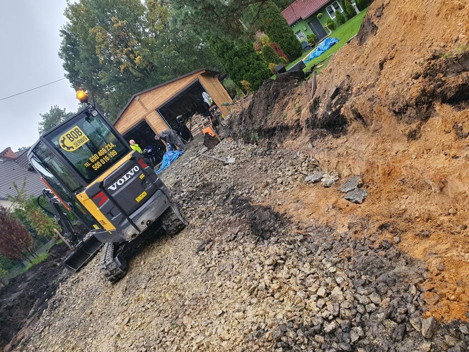 Usługi koparko-ładowarką oraz minikoparką