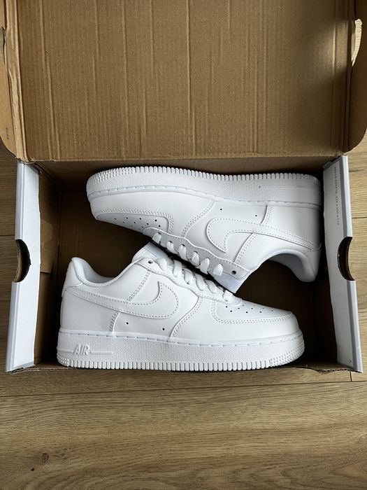 Nowe buty Nike Air Force 1,07 Białe - rozmiar 38 Uniseks