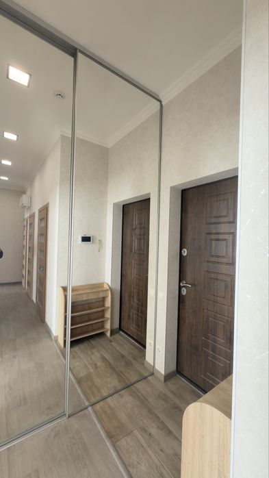 Продам 3к квартирус немонтом  в клубном доме!Центр