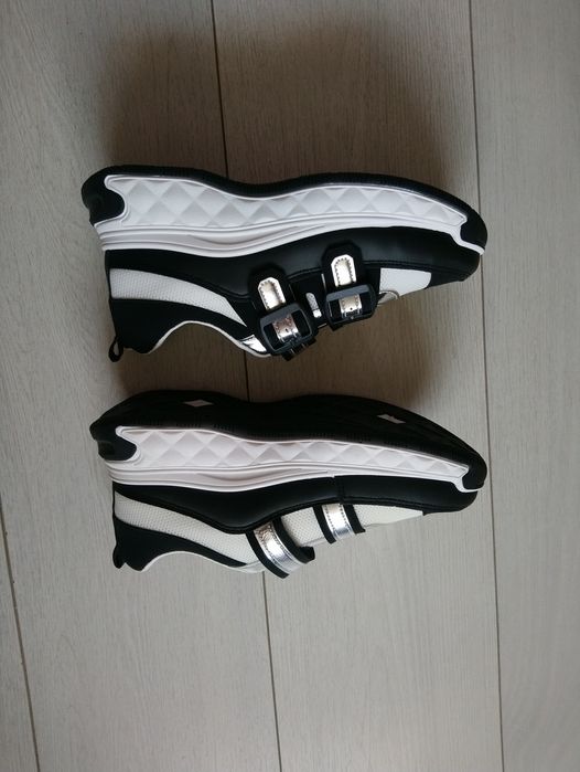 Кросівки нові Loretta 39