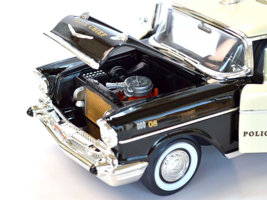 Модель автомобіля Road Legends 1957 Chevrolet Bel Air Police, (1:18)