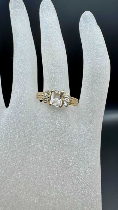 Złoty Pierścionek z kamieniem i 6 cyrkoniami 585, 3,2g, rozmiar: 23