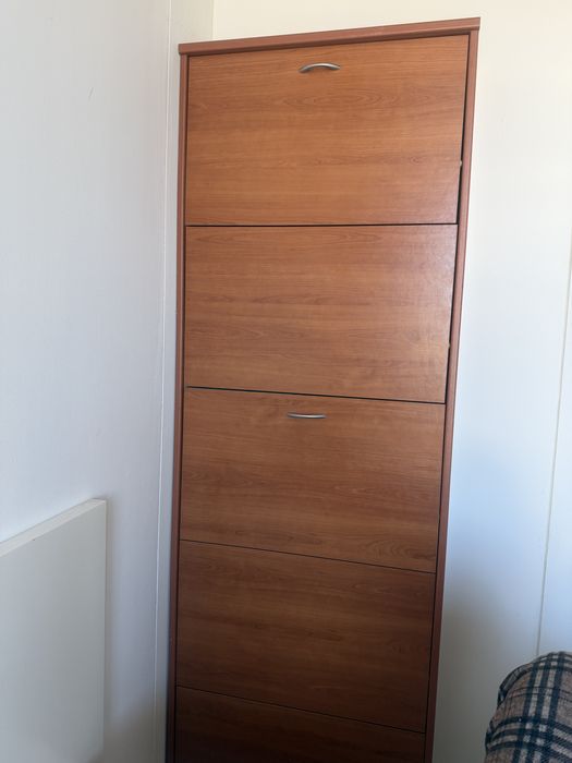 Sapateira em madeira