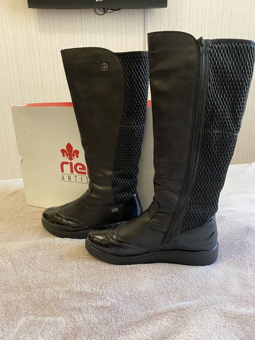 Продам жіночі зимові чоботи