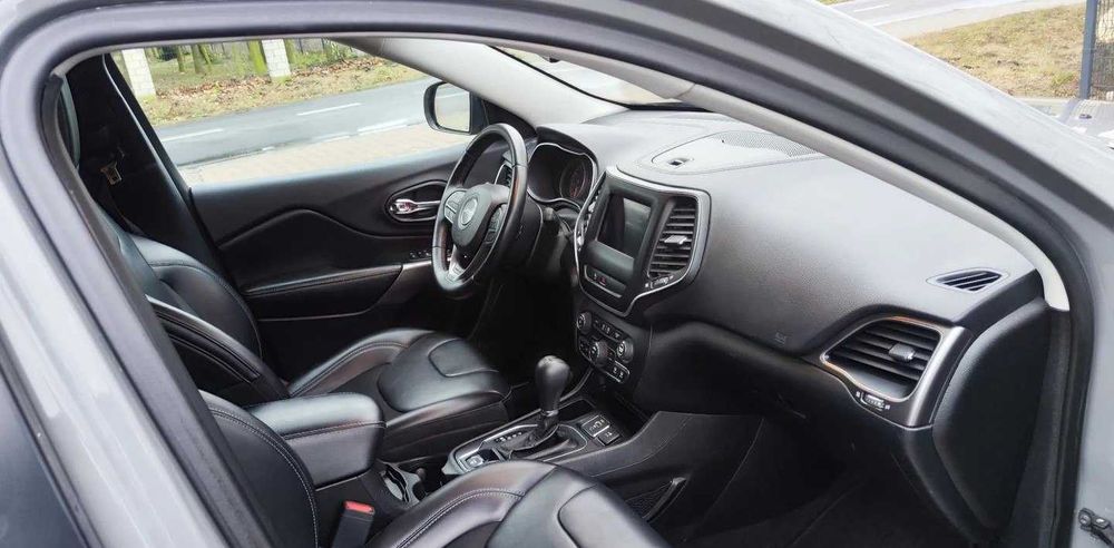 Jeep Cherokee 2019 року