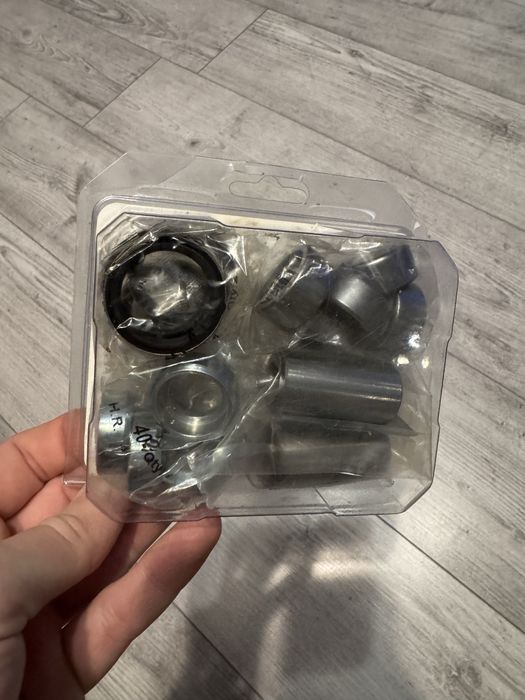 Zestaw łożysk i uszczelek do wahacza tylnego KTM