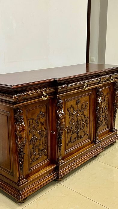 Комод Креденс Шафа З Різтьбленими фігурами.Франція